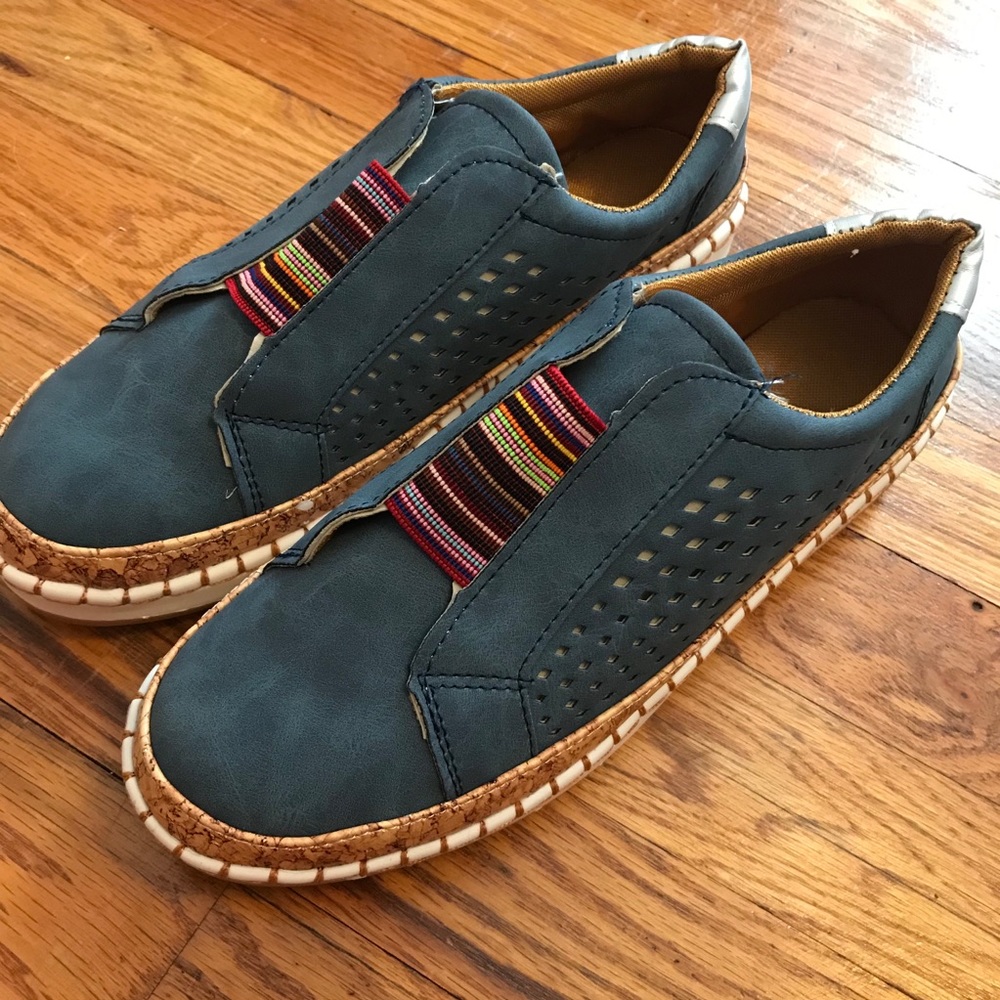 NWOT Women’s casual shoes - size 39 (8 - 8.5)